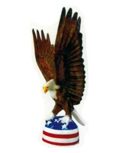 Weißkopfseeadler mit Amerikaflagge lebensgroß