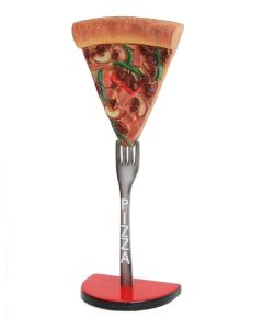 Pizzastück auf Gabel groß vergrößert
