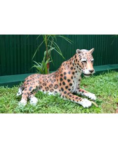 Leopard liegend lebensgroß