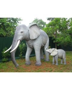 Elefant mit Baby lebensgroß