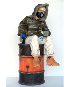 Grafitti Sprayer lebensgroß