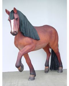 Pferd braun lebensgroß