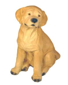 Labrador sitzend lebensgroß