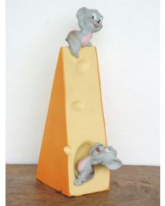Käse mit 2 Mäusen lebensgroß