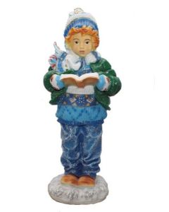 Winterjunge mit Buch lebensgroß