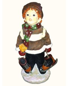 Winterjunge mit Schlittschuhen lebensgroß