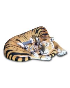 Tigerin mit Jungen lebensgroß