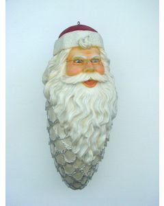 großes Weihnachtsmanngesicht mit Bart als Weihnachtszapfen vergrößert