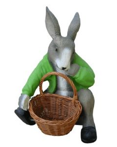 Osterhase mit Korb lebensgroß