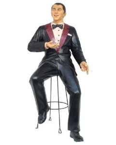 großes *Frank Sinatra* Double auf Hocker lebensgroß