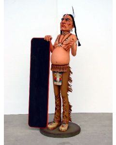 Indianer mit Menütafel lebensgroß