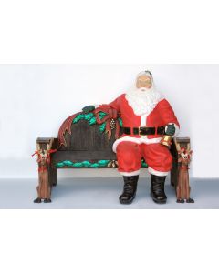 sitzender lebensgroßer Weihnachtsmann mit Glocke lebensgroß