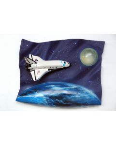 Spaceshuttle im Weltraum als Wanddekor verkleinert