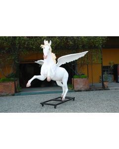 großer weißer Pegasus lebensgroß