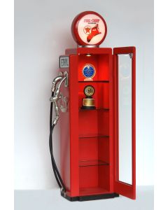 Ethyl Tankstelle als Glasvitirne medium lebensgroß