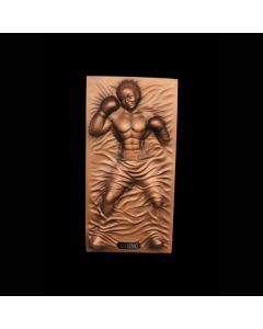 Boxer als bronzefarbende Wandtafel verkleinert