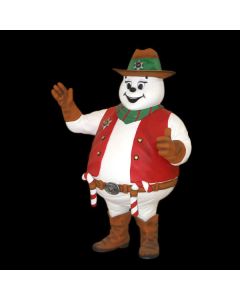 großer Schneemann als Sheriff mit Zuckerstangen lebensgroß