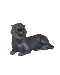liegender schwarzer Tiger lebensgroß