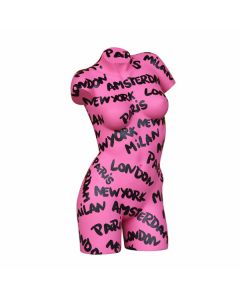 Weiblicher Torso in Pink mit künstlerischer Beschriftung lebensgroß