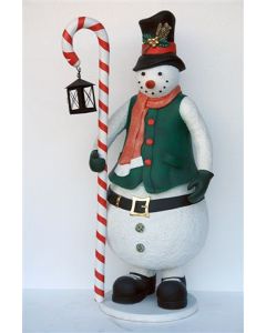 Schneemann mit Zuckerstange und Laterne lebensgroß