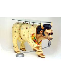 Elvis Kuh mit Mikrofon und Glastisch lebensgroß