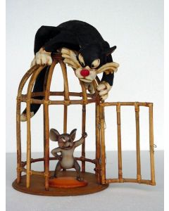 Katze und Maus am Käfig lebensgroß