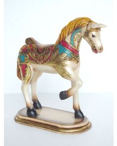 Pferd auf Sockel verkleinert