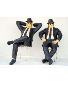 Blues Brothers sitzend lebensgroß