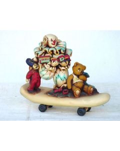 Clown auf Skateboard verkleinert