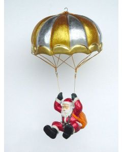 Weihnachtsmann am Fallschirm verkleinert
