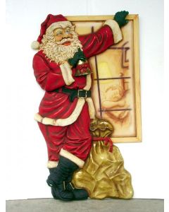 Weihnachtsmann am Fenster stehend lebensgroß