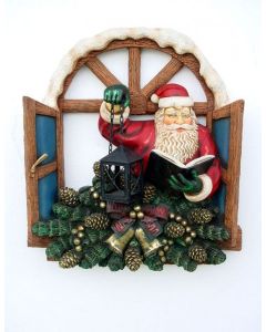Weihnachtsmann im geöffneten Fenster mit Laterne verkleinert