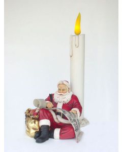 Weihnachtsmann sitzend an Kerze verkleinert