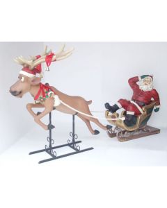 Lustiger Rentierschlitten mit Weihnachtsmann lebensgroß