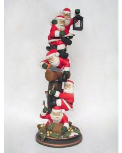 Weihnachtsmänner am Arbeiten verkleinert