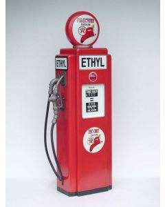 Ethyl Tankstelle als Schrank lebensgroß