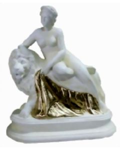 Antike Frauenfigur sitzend auf Löwe verkleinert