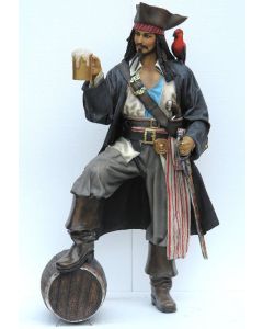 Pirat Captain Jack Sparrow mit Faß lebensgroß