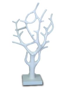 Moderner Baum lebensgroß
