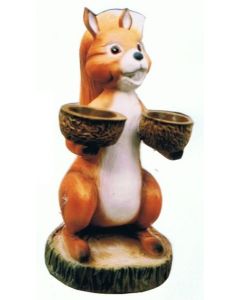 Großes Eichhörnchen mit 2 Schälchen lebensgroß