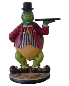 Schildkröte als Butler lebensgroß