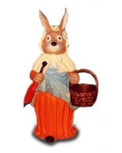 Osterfrau mit rotem Kleid vergrößert
