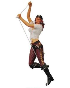 Piratenlady am Seil lebensgroß