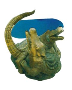 Glastisch mit Krokodilen verkleinert