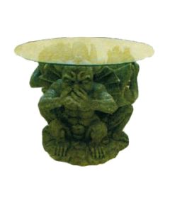 Glastisch mit Gargoyles lebensgroß