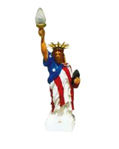 kleine Freiheitsstatue mit Amerikaflagge und Fackel verkleinert