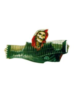 Totenkopf mit CD-Regal als Ziehharmonika verkleinert