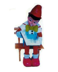 Pinocchio sitzend auf Bank mit Buch verkleinert