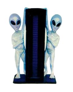 2 Aliens halten CD-Regal verkleinert