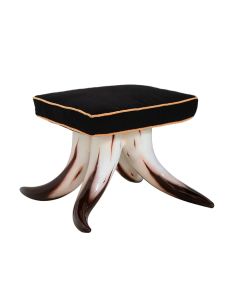 Stierhorn Fußhocker mit schwarzem Polster lebensgroß